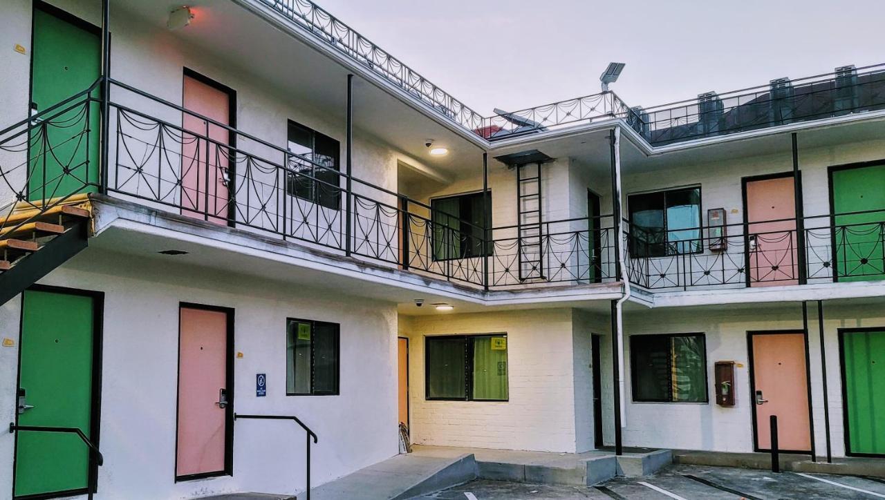 The Bell Vista Hotel Burbank Exterior photo